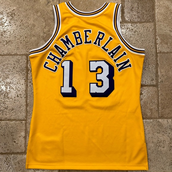 Mitchell & Ness NBA LA Lakers Wilt Chamberlain 1972 Yellow Jersey - Picture 7 of 12